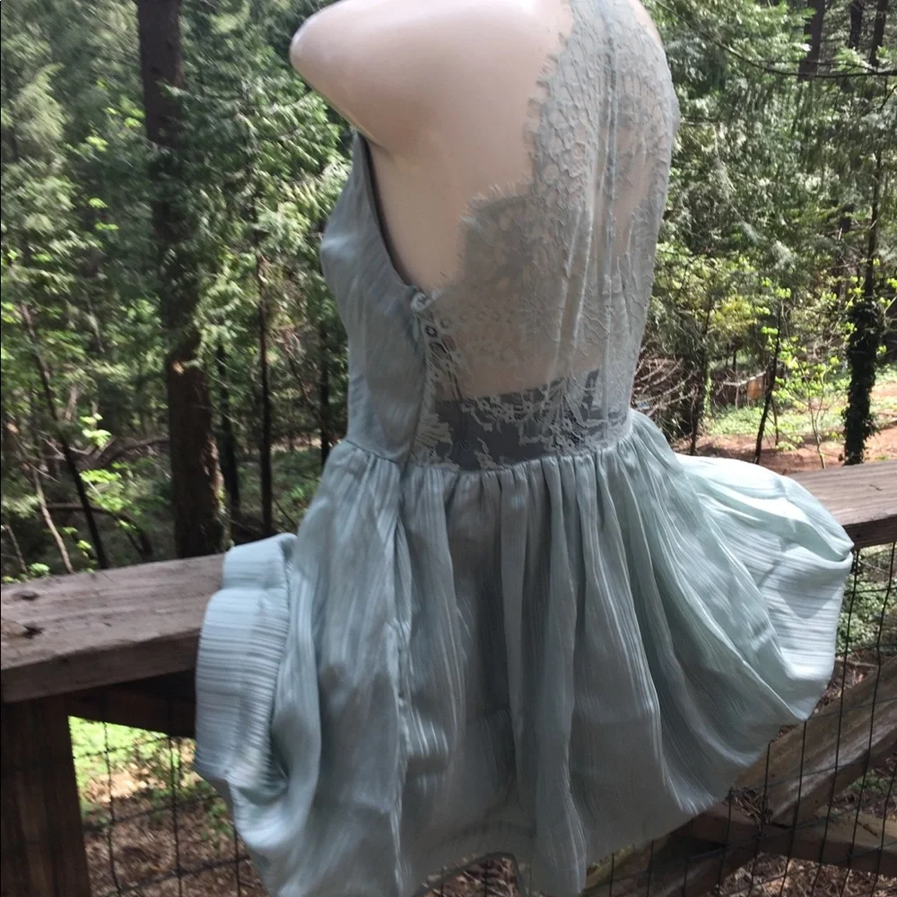 Bebe palest pastel mint green, lace panel backed halter dress - Picture 8 of 14